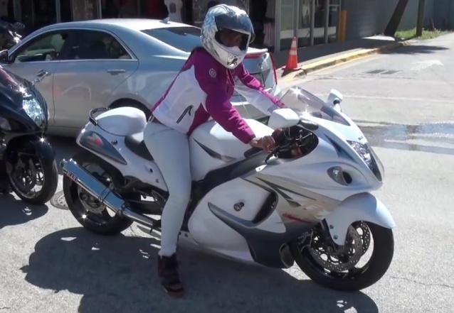 Voir une moto "Hyper" sportive